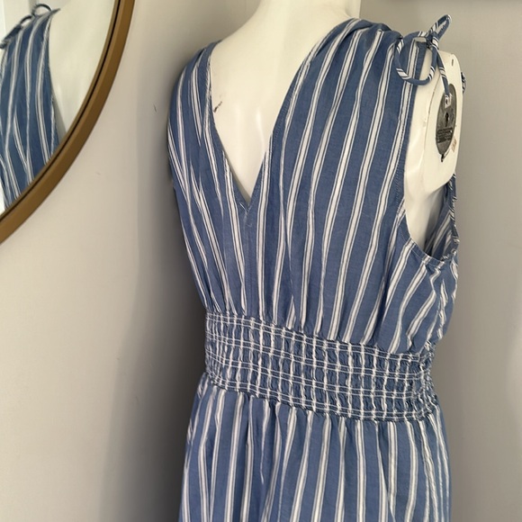 Old Navy Women’s Dress - Picture 3 of 4